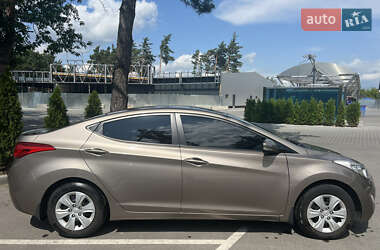 Седан Hyundai Elantra 2011 в 