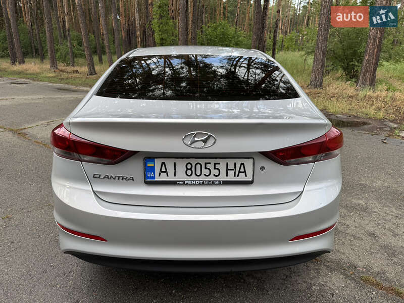 Седан Hyundai Elantra 2017 в Киеве
