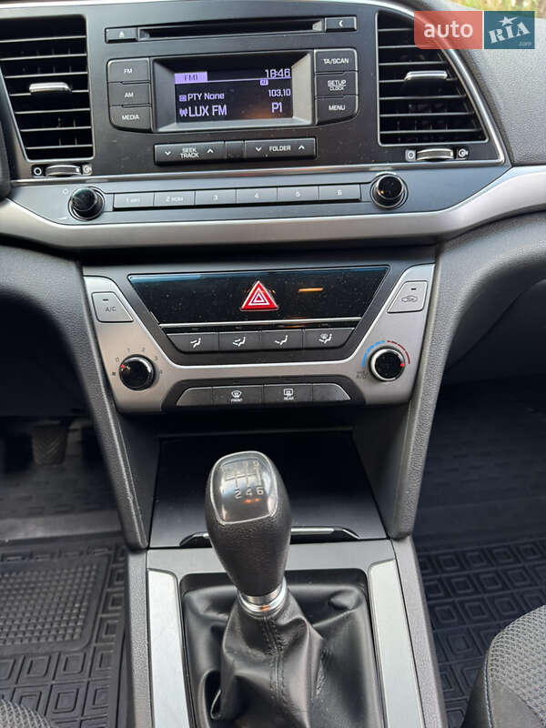 Седан Hyundai Elantra 2017 в Киеве