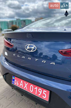 Седан Hyundai Elantra 2019 в 