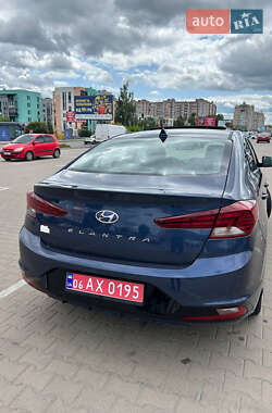 Седан Hyundai Elantra 2019 в 