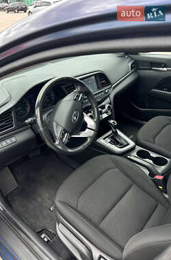Седан Hyundai Elantra 2019 в 