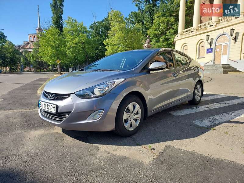 Седан Hyundai Elantra 2012 в 