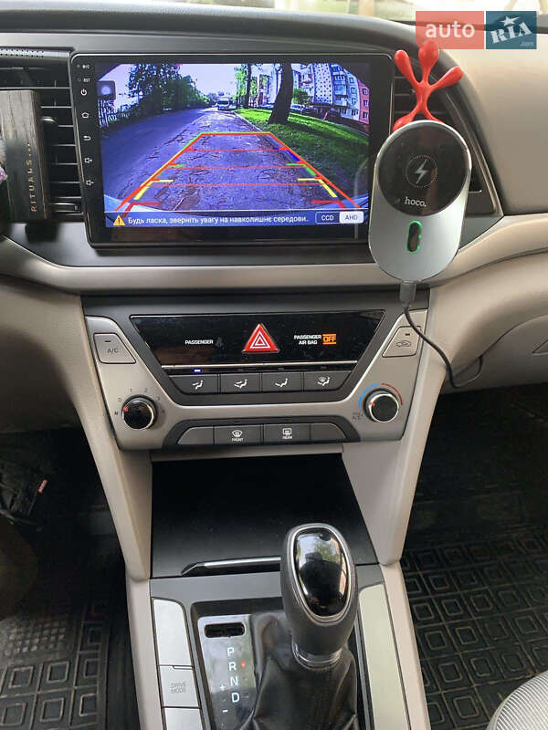Седан Hyundai Elantra 2016 в Тернополе