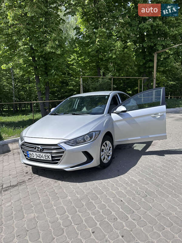 Седан Hyundai Elantra 2016 в Тернополе