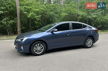 Седан Hyundai Elantra 2019 в 