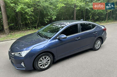 Седан Hyundai Elantra 2019 в 