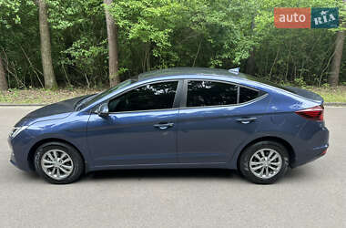 Седан Hyundai Elantra 2019 в 