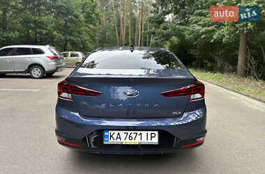 Седан Hyundai Elantra 2019 в 