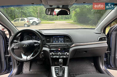 Седан Hyundai Elantra 2019 в 