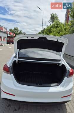 Седан Hyundai Elantra 2016 в 