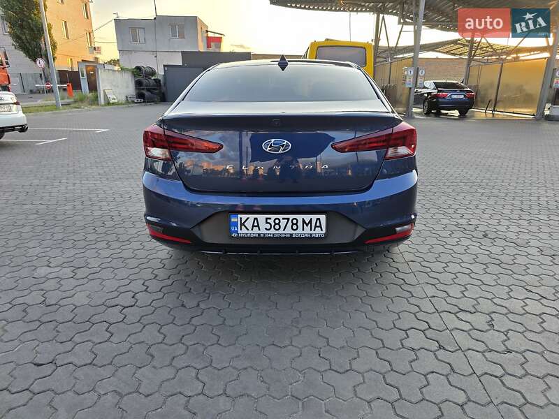 Седан Hyundai Elantra 2019 в Киеве