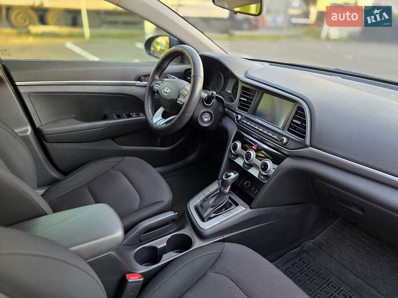 Седан Hyundai Elantra 2019 в Киеве