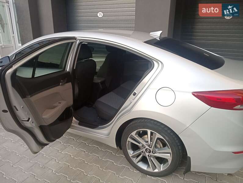 Седан Hyundai Elantra 2017 в Хмельницком