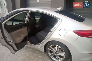 Седан Hyundai Elantra 2017 в 
