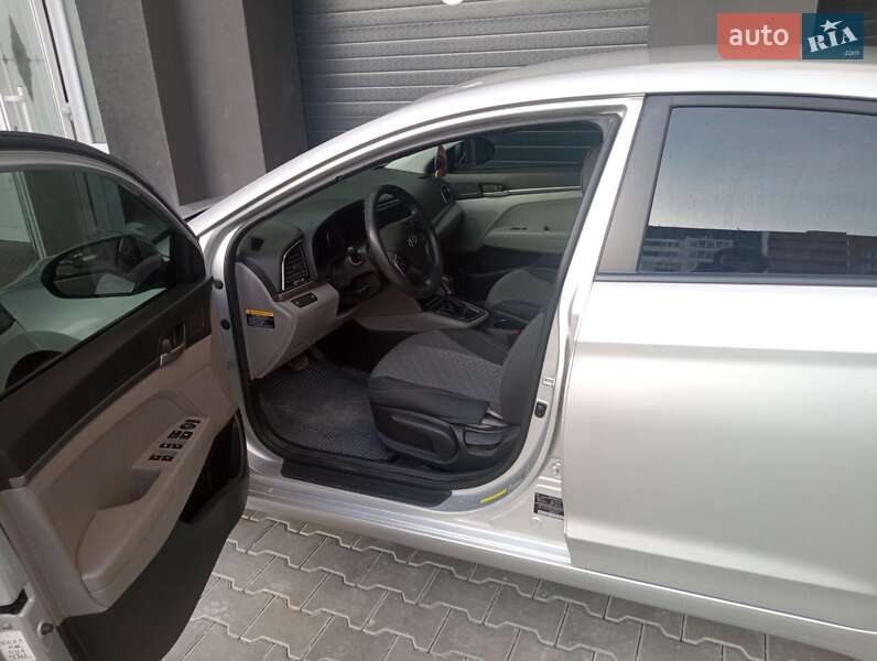 Седан Hyundai Elantra 2017 в Хмельницком
