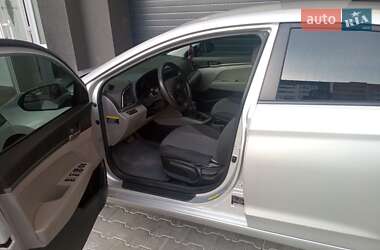 Седан Hyundai Elantra 2017 в 