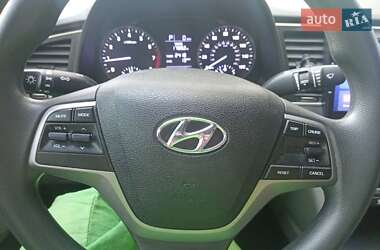 Седан Hyundai Elantra 2017 в 