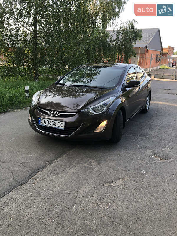 Седан Hyundai Elantra 2015 в Умани