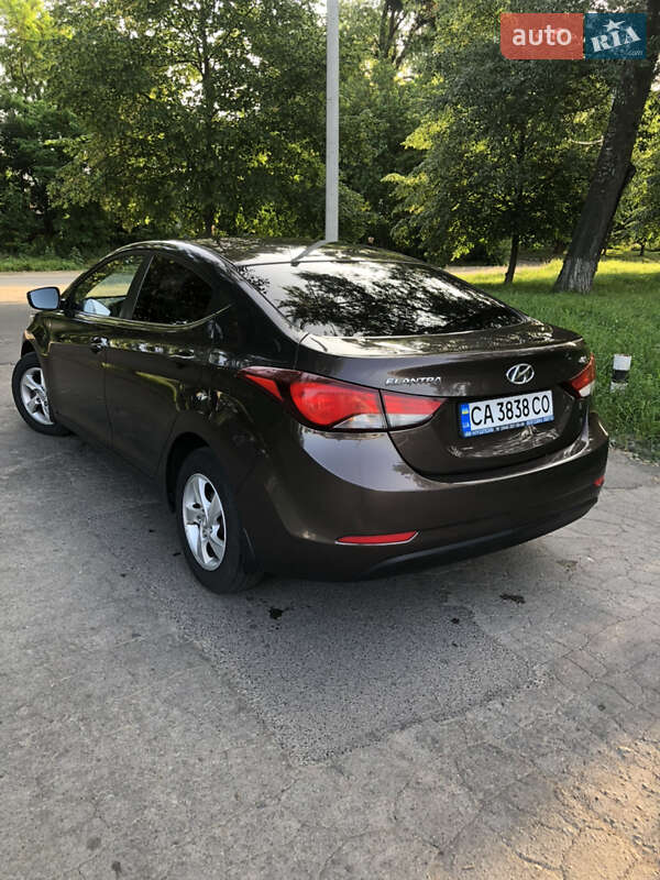 Седан Hyundai Elantra 2015 в Умани