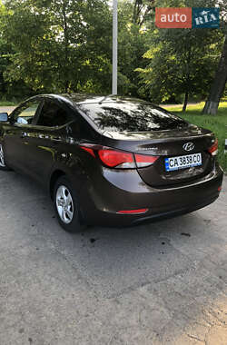 Седан Hyundai Elantra 2015 в 