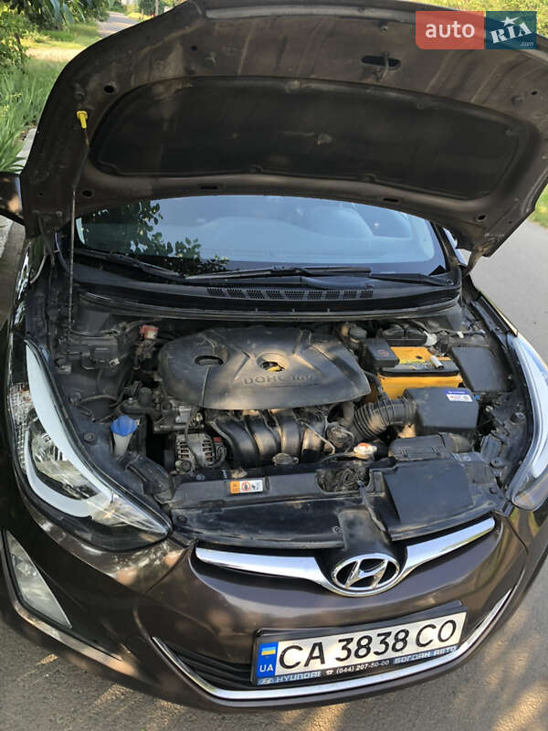 Седан Hyundai Elantra 2015 в Умани