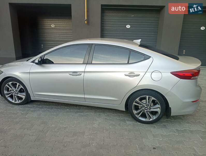Седан Hyundai Elantra 2017 в Хмельницком
