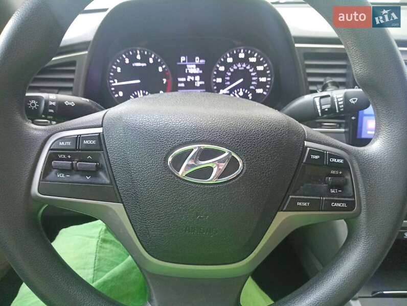 Седан Hyundai Elantra 2017 в Хмельницком