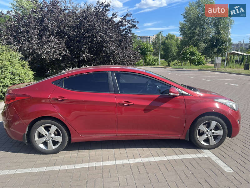 Седан Hyundai Elantra 2013 в Києві