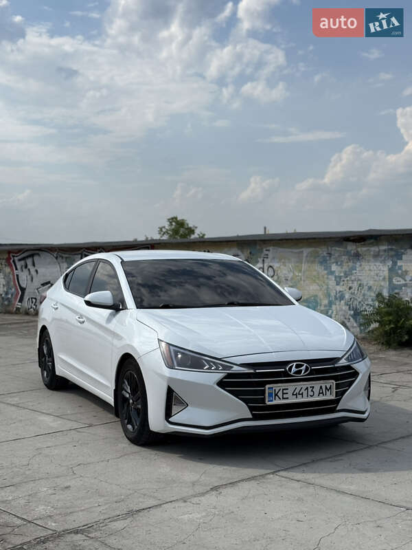 Седан Hyundai Elantra 2019 в Днепре