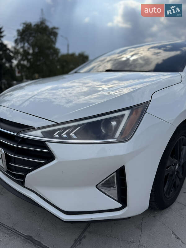 Седан Hyundai Elantra 2019 в Днепре