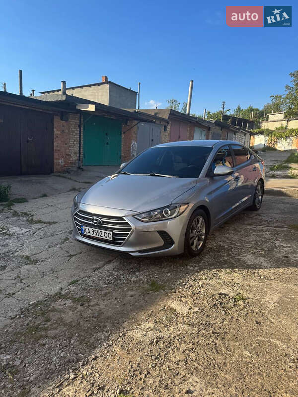Седан Hyundai Elantra 2016 в Киеве