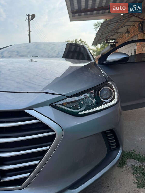 Седан Hyundai Elantra 2016 в Киеве