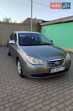 Седан Hyundai Elantra 2010 в Каменском
