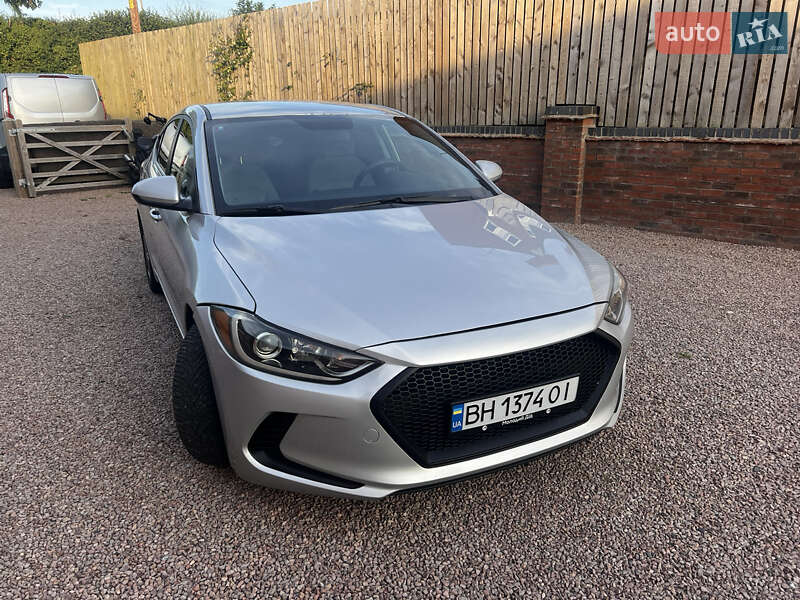 Седан Hyundai Elantra 2017 в Киеве