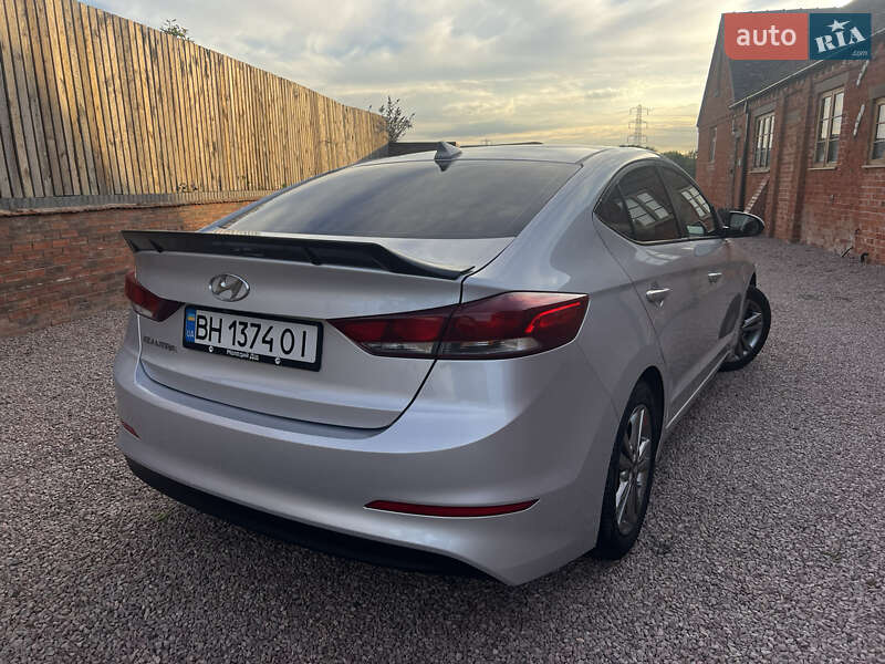 Седан Hyundai Elantra 2017 в Киеве