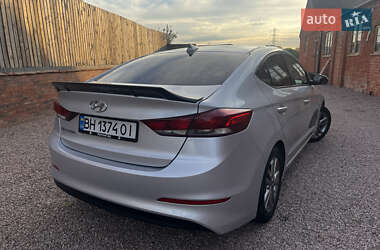 Седан Hyundai Elantra 2017 в 