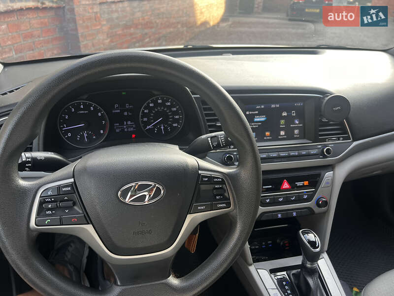 Седан Hyundai Elantra 2017 в Киеве