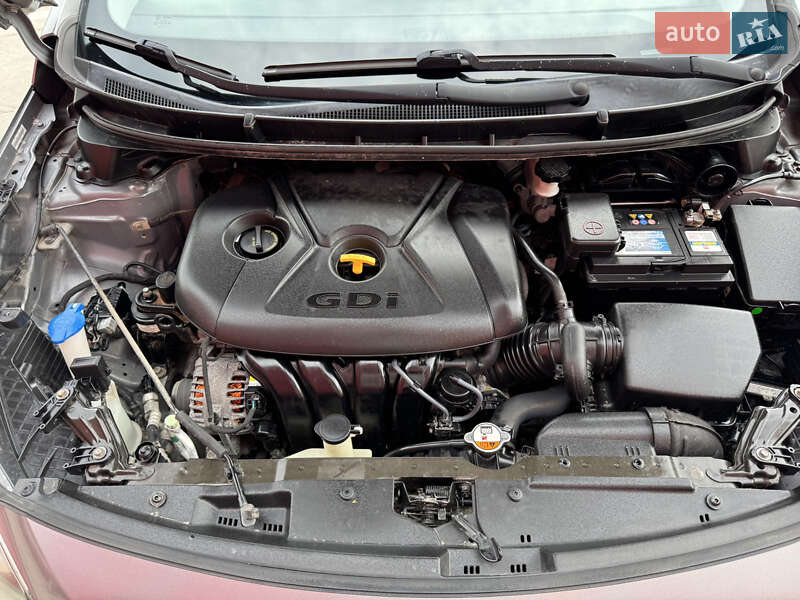 Хэтчбек Hyundai Elantra 2014 в Киеве