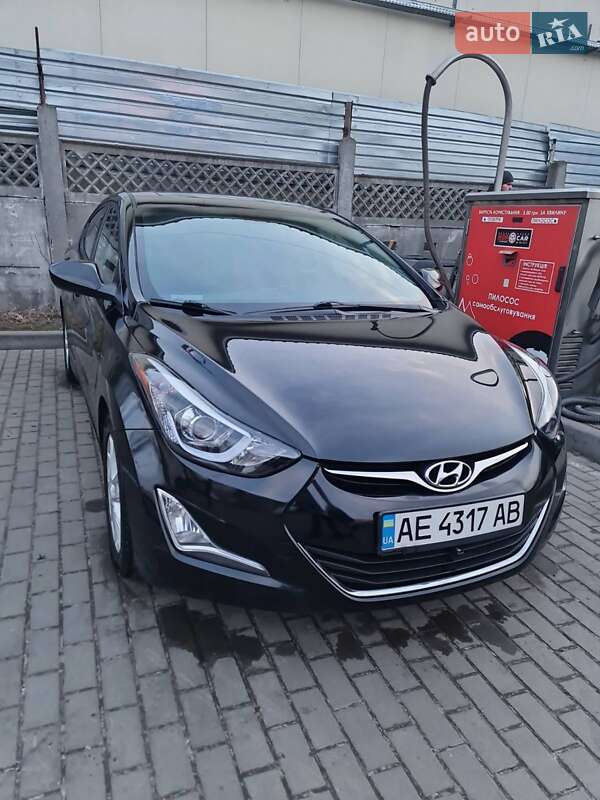 Седан Hyundai Elantra 2015 в Киеве