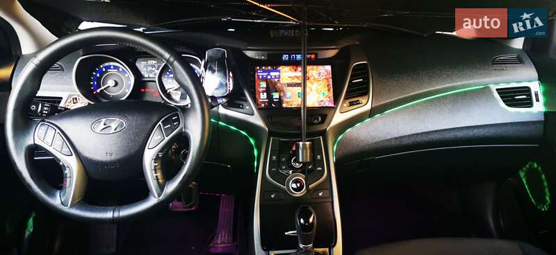 Седан Hyundai Elantra 2015 в Киеве