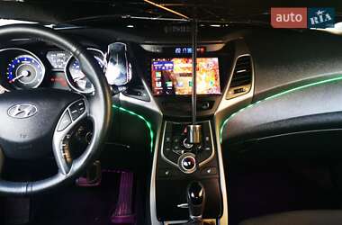 Седан Hyundai Elantra 2015 в 