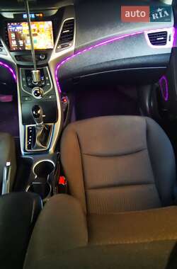 Седан Hyundai Elantra 2015 в 