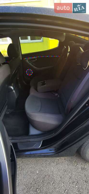 Седан Hyundai Elantra 2015 в Киеве