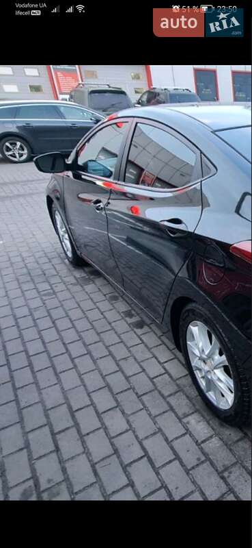 Седан Hyundai Elantra 2015 в Киеве
