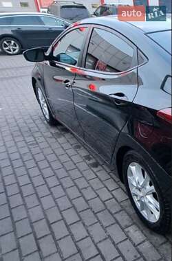 Седан Hyundai Elantra 2015 в 