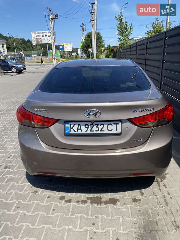 Седан Hyundai Elantra 2011 в Киеве