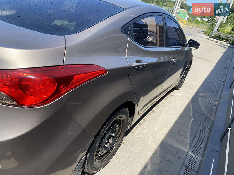 Седан Hyundai Elantra 2011 в Киеве