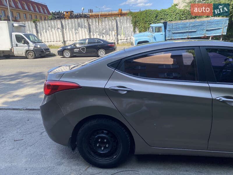 Седан Hyundai Elantra 2011 в Киеве