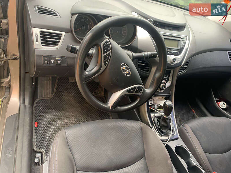 Седан Hyundai Elantra 2011 в Киеве